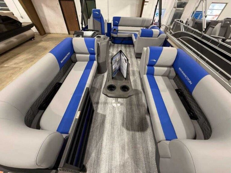 2026 Bennington 22SSB - SPS - Blackout US-ETWS7214G526 [photo 1]